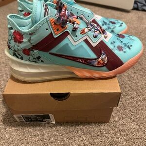 LeBron 18 Low
